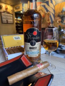 Сигара Partagas Shorts и ром Varadero Anejo