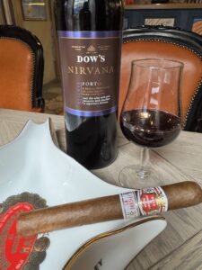 Сигара Hoyo de Monterrey Epicure No.1 и портвейн Dow’s Nirvana