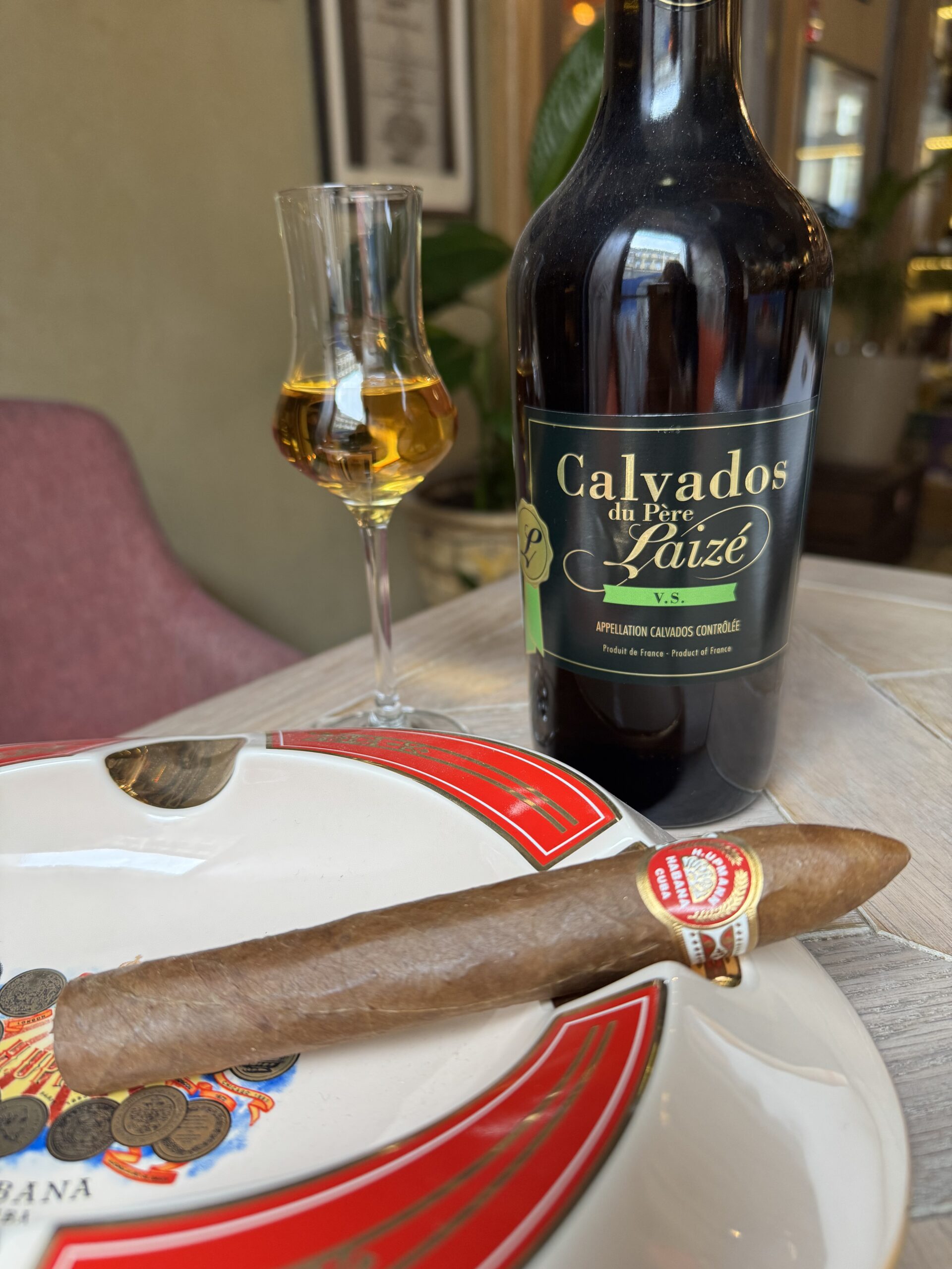 Сигара H.Upmann No.2 и Calvados du Pere Laize VS