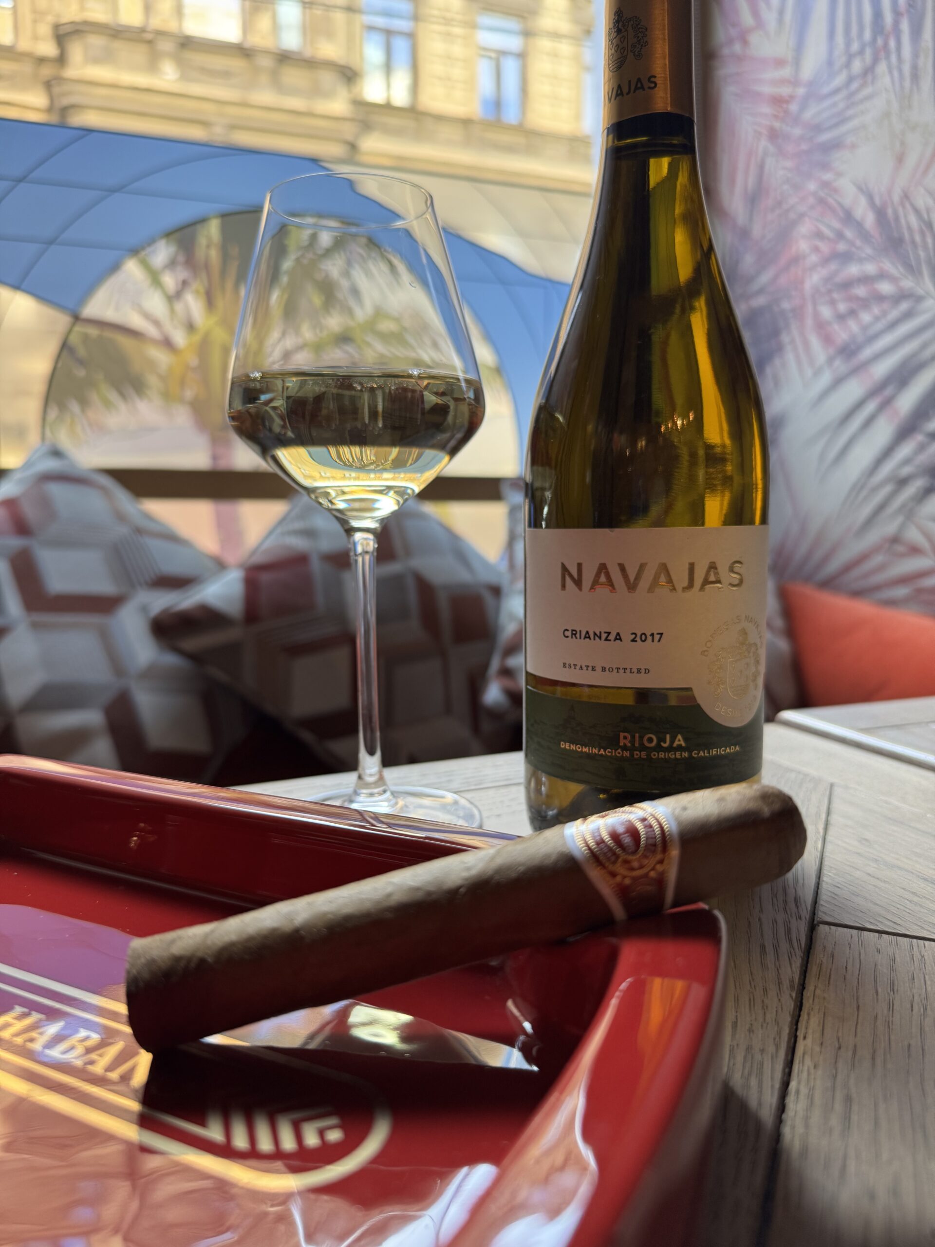 Сигара Hoyo de Monterrey Le Hoyo De Rio Seco и херес Aurora Amontillado