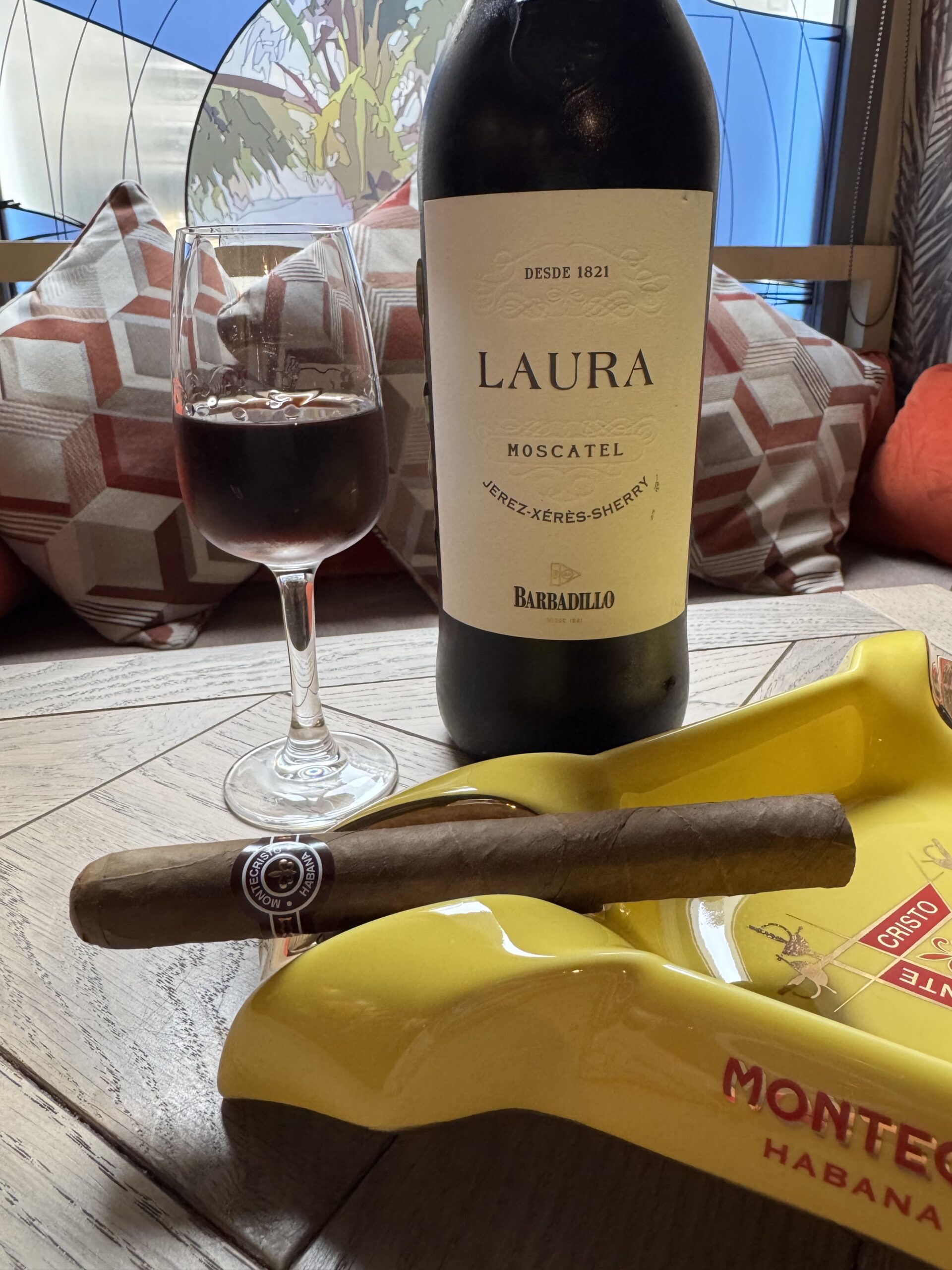 Сигара Montecristo No.3 и херес Barbadillo Laura Moscatel