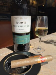 Сигара H.Upmann Connossieur No.1 и портвейн Dow’s Fine White Port