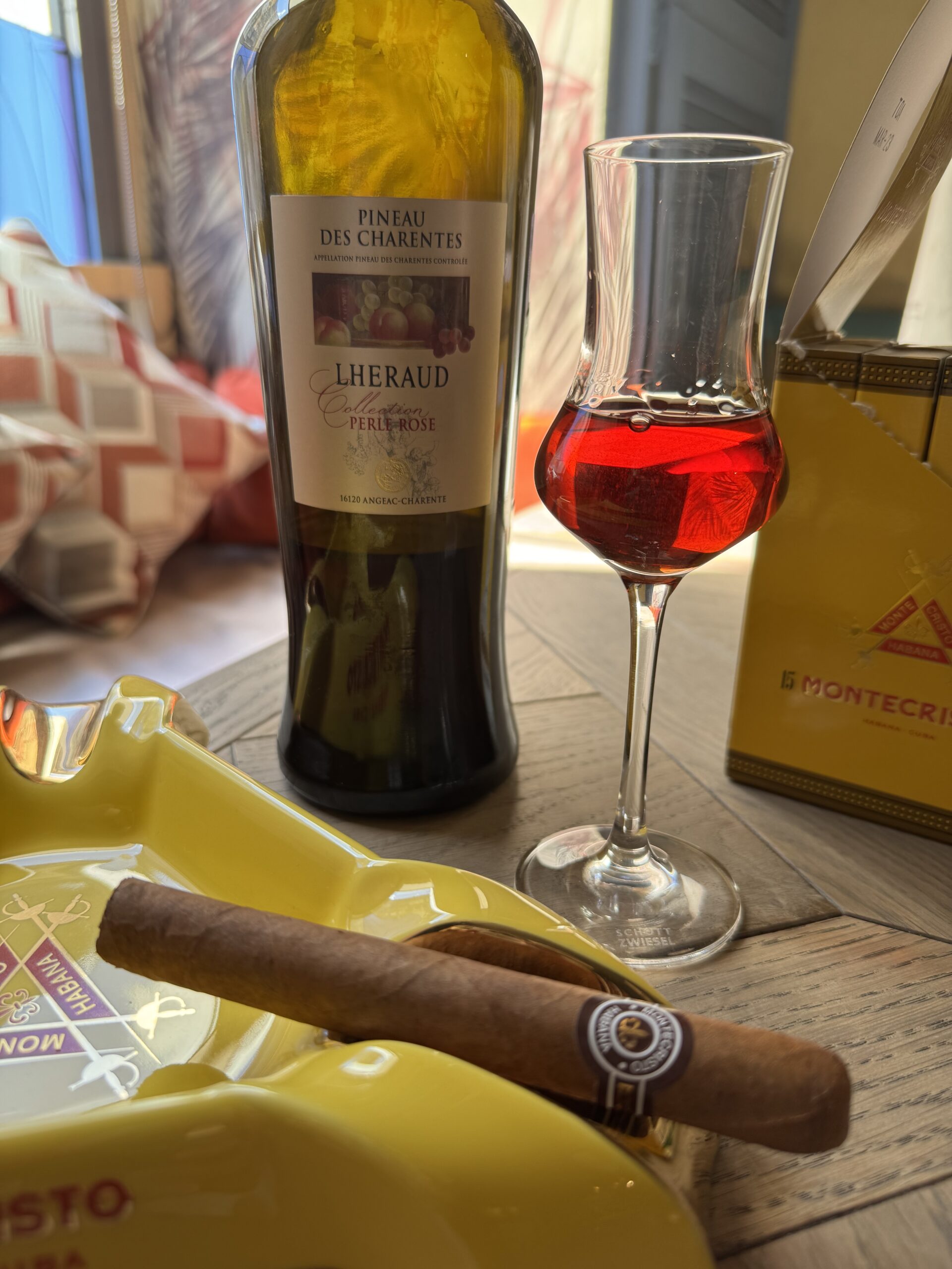 Сигара Montecristo No.4 и вино Lheraud Pineau des Charentes