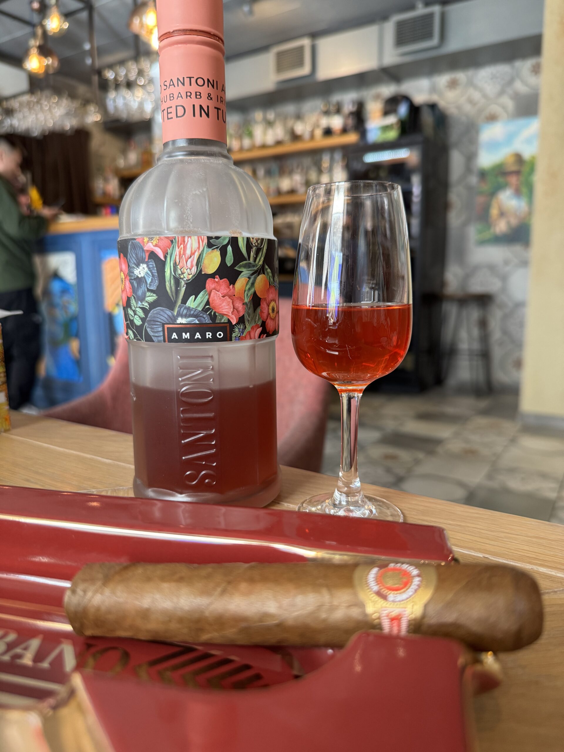 Сигара Ramon Allones Specially Selected и ликер Amaro Santoni