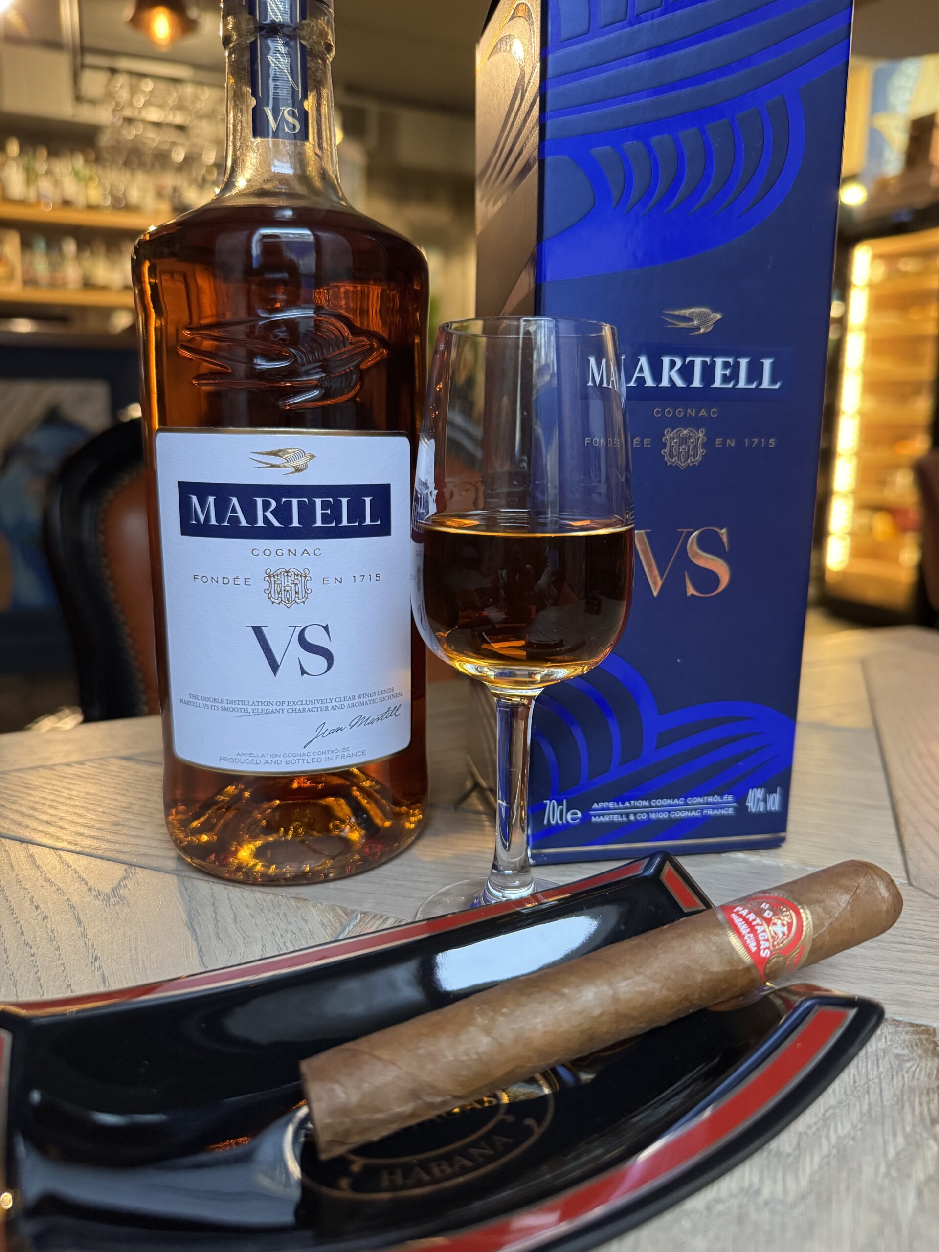 Сигара Partagas Capitols и коньяк Martell VS
